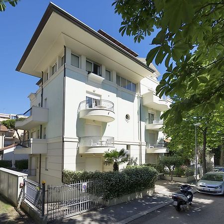 Residence Hamilton Риччоне Екстер'єр фото
