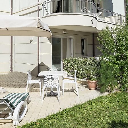 Residence Hamilton Риччоне Екстер'єр фото