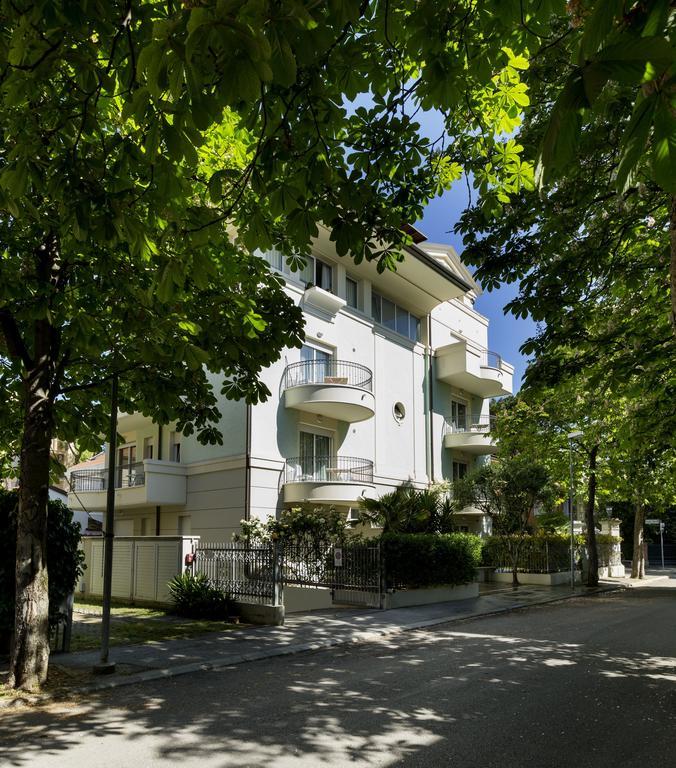 Residence Hamilton Риччоне Екстер'єр фото
