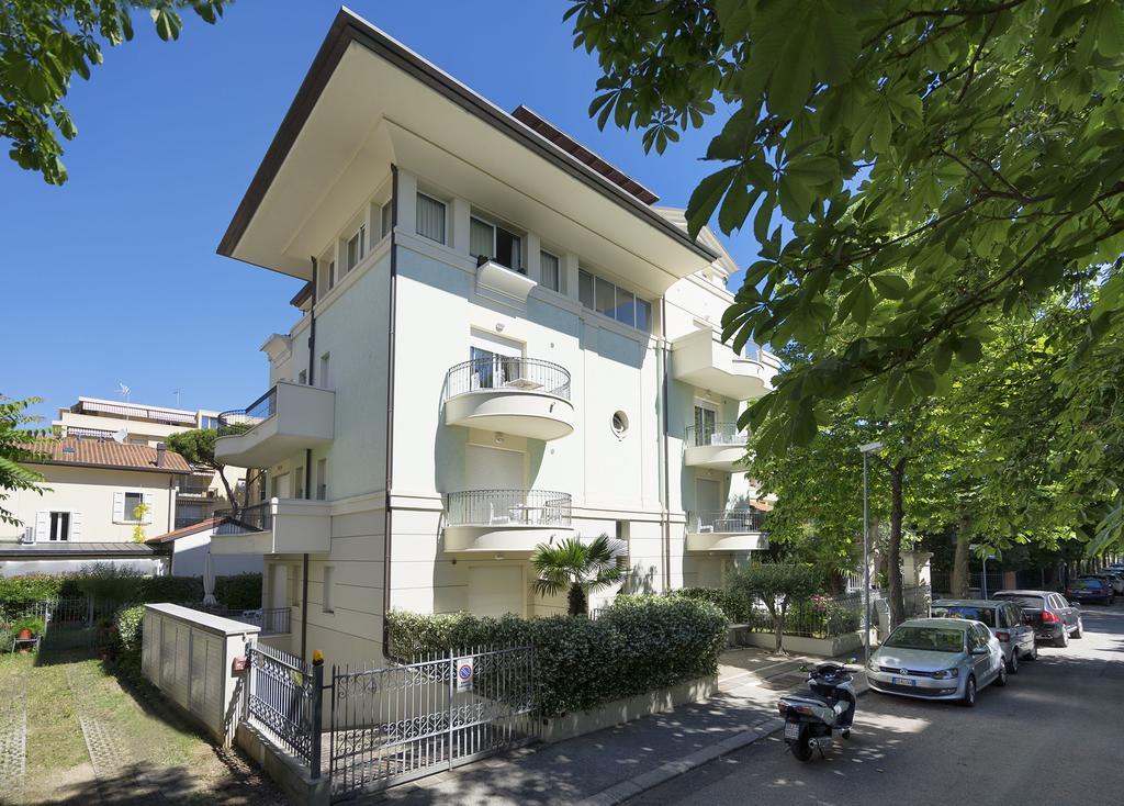 Residence Hamilton Риччоне Екстер'єр фото