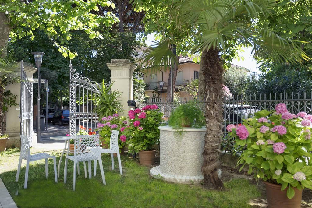 Residence Hamilton Риччоне Екстер'єр фото